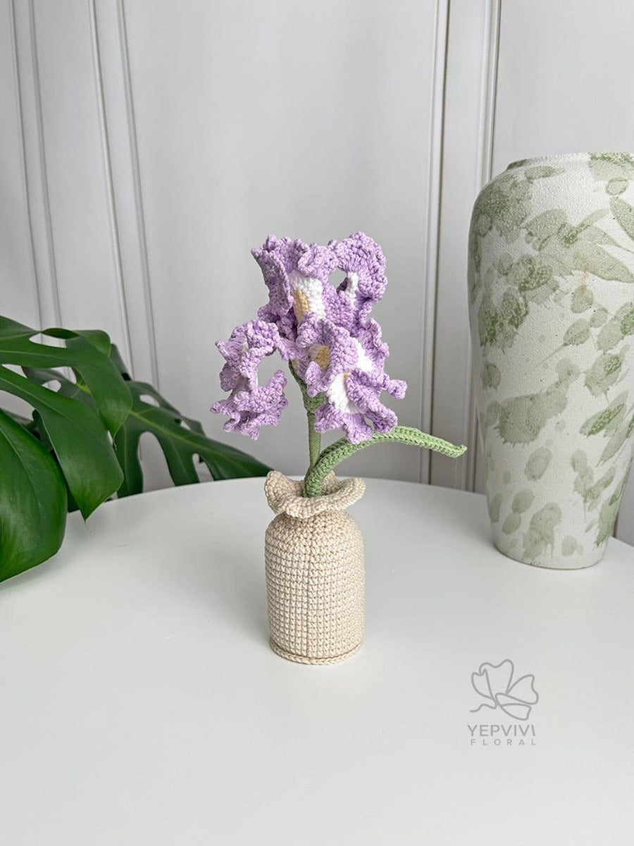 Iris mit Vase
